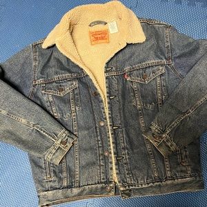 Levi trucker Sherpa lined Jean jacket - large